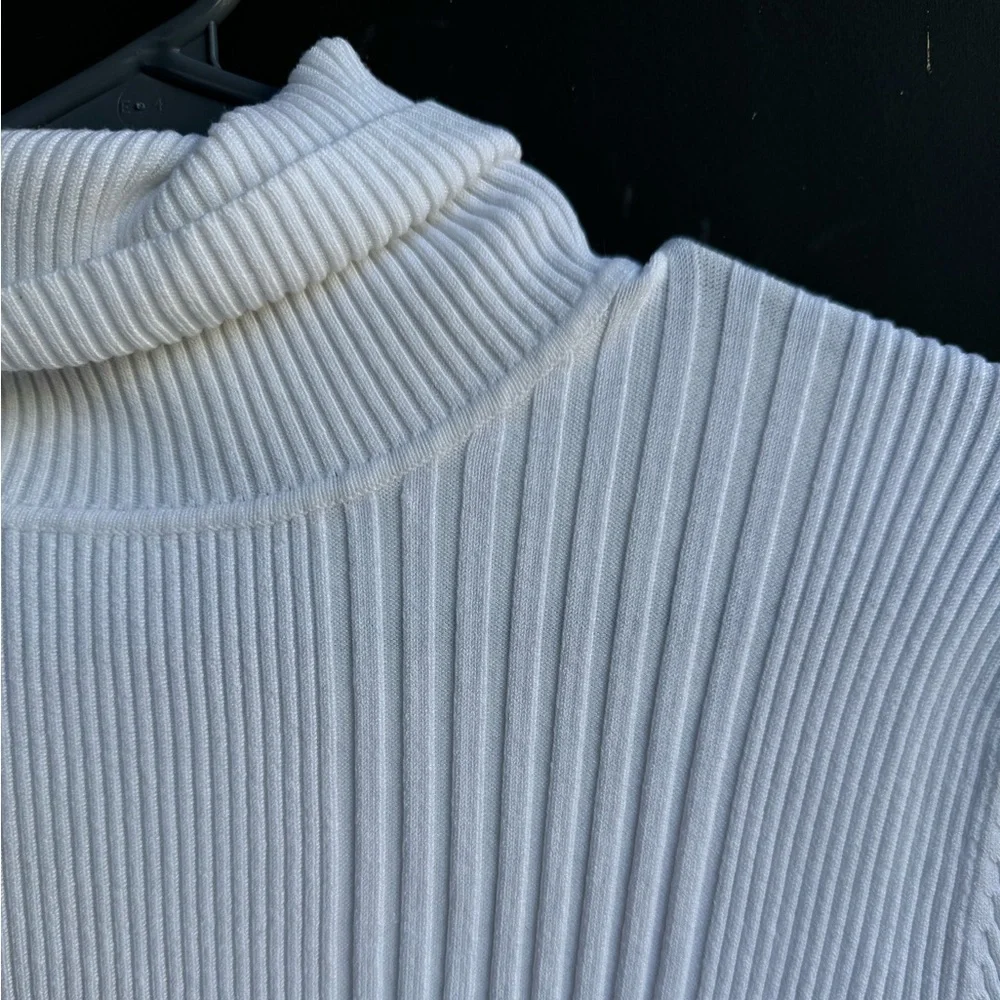 White turtleneck sweater - Picture 4 of 4